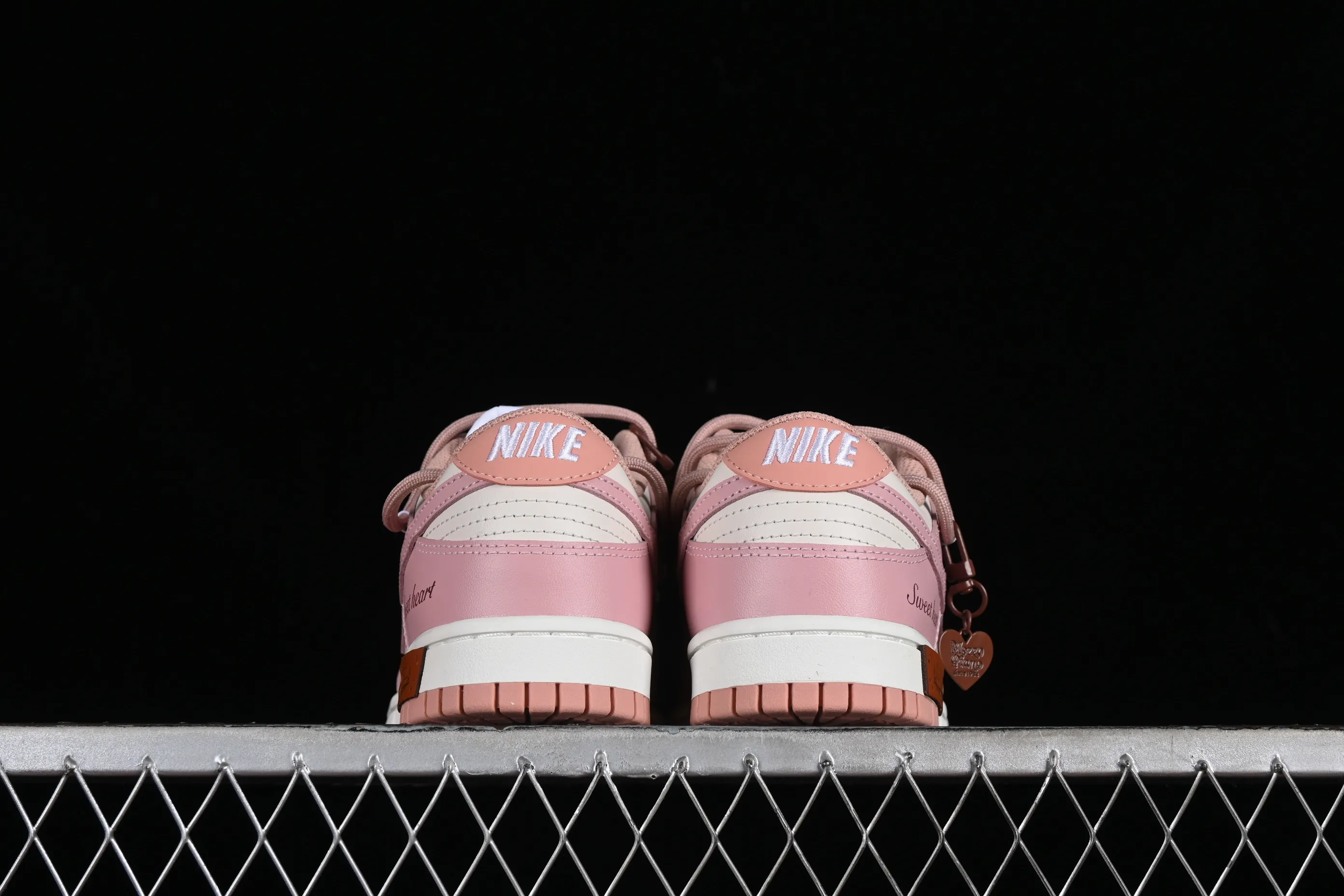 All categories Nk SB Dunk series Nk SB Dunk Low low-top sneakers Nk Dunk Low ESS customized version rose pink retro sweetheart low-top casual sneakers DD1503-118